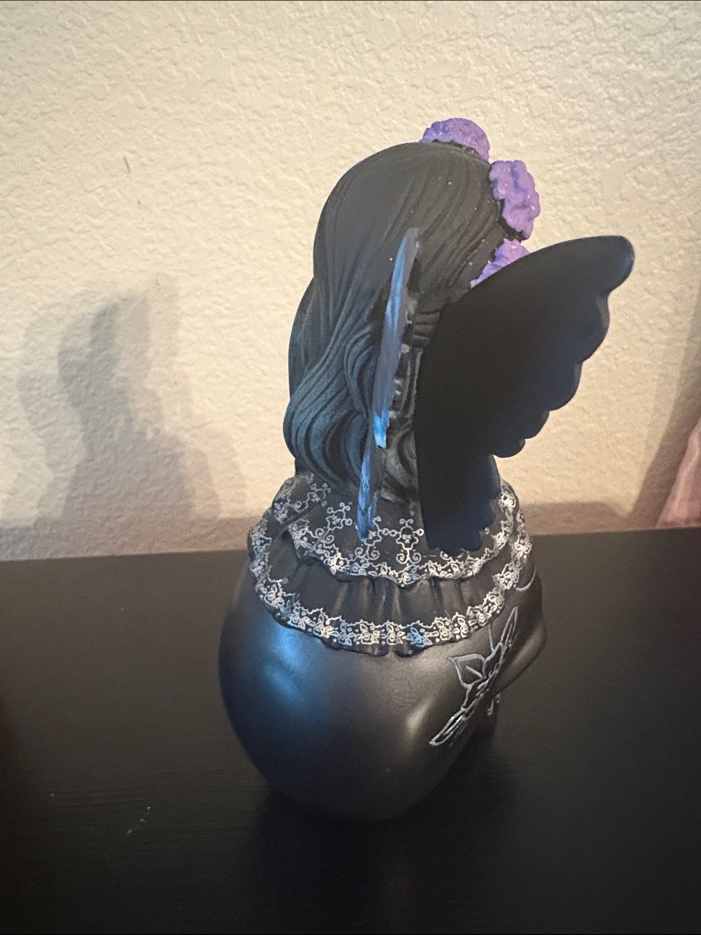 New Beautiful Hand-Painted Purple Dia de los Muertos Fairy on Skull Figurine - Picture 5 of 11